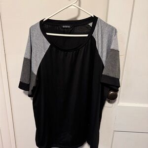 BloomChic Black and Gray Short Sleeve Tee